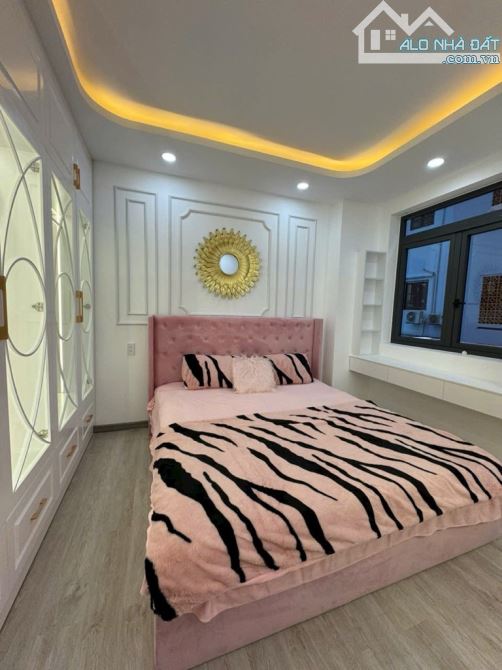 BÁN GẤP NHÀ MỚI XÂY SHR DT 110M2 3 TẦNG 5 PN 5 WC CHỈ 8.9 TỶ Đ PHẠM HỮU LẦU KẾ PMH QUẬN 7 - 4