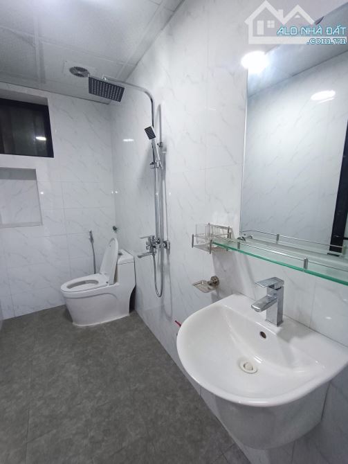 BÁN NHÀ NGUYỄN VĂN CỪ  6.X TỶ DIỆN TÍCH 35M2, MT 4M 6 TẦNG Ô TÔ ĐỖ CỬA - 4