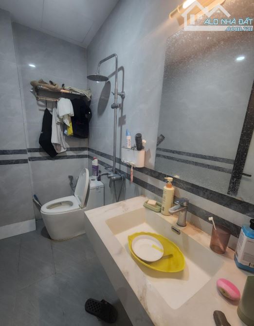 Quyền - Hà Đông, nhà 5 tầng dân xây, mt 4m, giá 7.x tỷ - 4