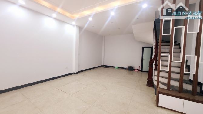 Hồ Tùng Mậu. Phúc diễn. 42m. 5tầng. Lô góc. Ngõ rộng. Khu vực dân trí cao. 7,5 tỷ - 5
