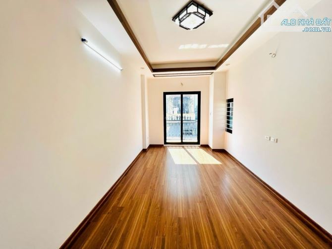 Nhà 2 mặt thoáng - 30/33m2 – 6.6 tỷ - Phan Đình Giót – Oto đỗ gần - 5