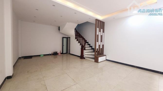 Hồ Tùng Mậu. Phúc diễn. 42m. 5tầng. Lô góc. Ngõ rộng. Khu vực dân trí cao. 7,5 tỷ - 6