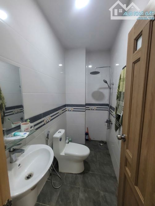 RẺ NHẤT KHU NÀY__3Tỷ300__Nhà đúc 3 tấm__có sân xe hơi__KDC đồng bộ gần Ngã 4 Bình Chuẩn - 6
