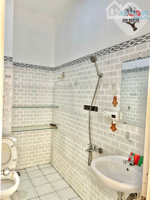 Nhà (4m x 16m) 3 lầu 5 phòng ngủ, đường Lê Văn Quới - 6