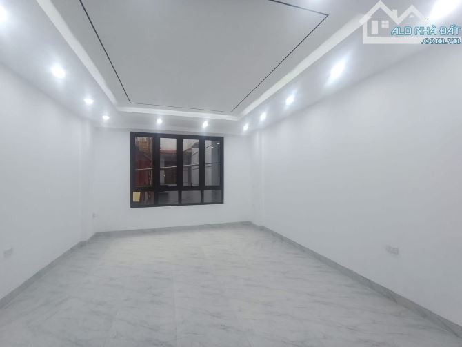 BÁN NHÀ NGUYỄN VĂN CỪ  6.X TỶ DIỆN TÍCH 35M2, MT 4M 6 TẦNG Ô TÔ ĐỖ CỬA - 6