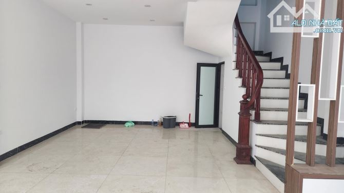 Hồ Tùng Mậu. Phúc diễn. 42m. 5tầng. Lô góc. Ngõ rộng. Khu vực dân trí cao. 7,5 tỷ - 7