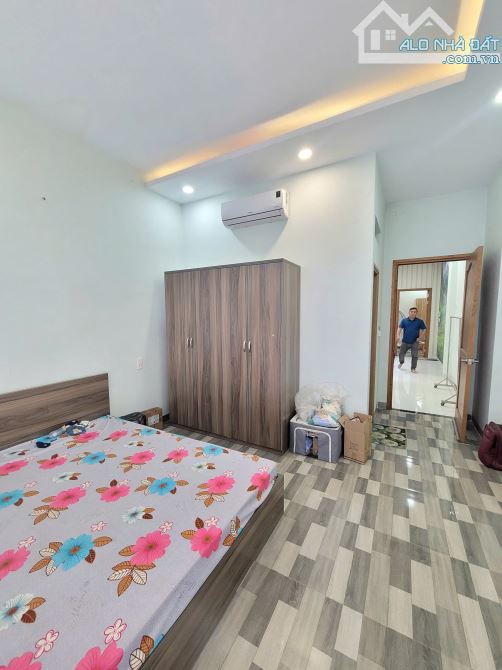 RẺ NHẤT KHU NÀY__3Tỷ300__Nhà đúc 3 tấm__có sân xe hơi__KDC đồng bộ gần Ngã 4 Bình Chuẩn - 7
