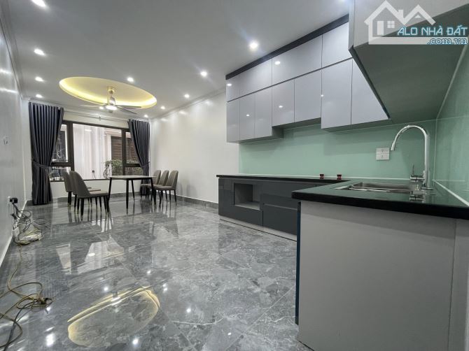 CỔ LINH - LONG  BIÊN, 40M, 6 TẦNG THANG  MÁY, FULL NỘI THẤT,  ĐỐI DIỆN  EAON MALL - 7