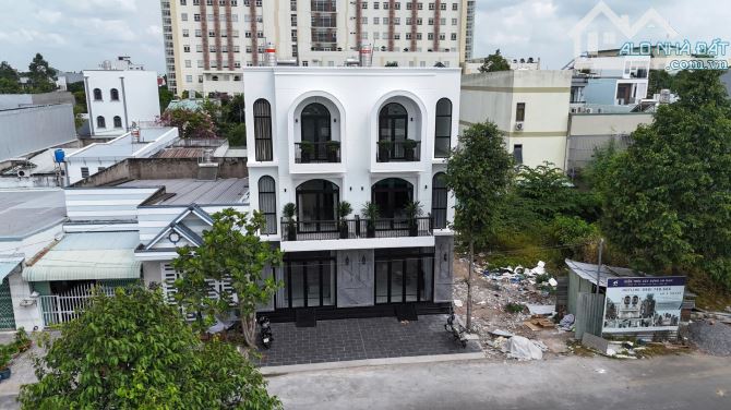 BÁN NHÀ KDC HỒNG LOAN D7( VỊ TRÍ CỰC ĐẸP) - GIÁ 5,9 Tỷ - GẦN BẾN XE CẦN THƠ - 8
