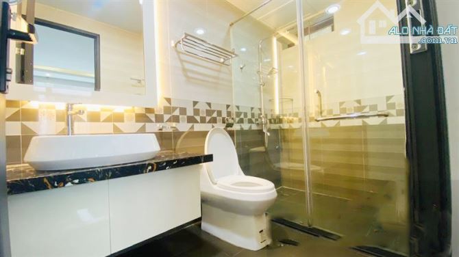Bán nhà gốc dân Tuyến 2 Văn Cao. DT 60m2 x 4T . Ô tô đỗ cửa 24/7 - 9