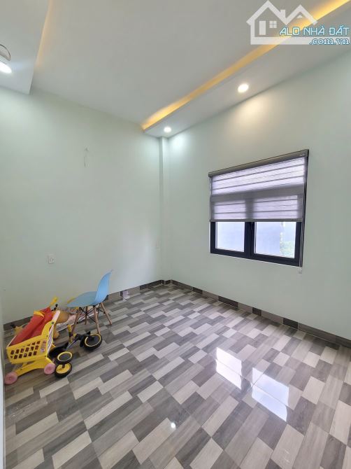 RẺ NHẤT KHU NÀY__3Tỷ300__Nhà đúc 3 tấm__có sân xe hơi__KDC đồng bộ gần Ngã 4 Bình Chuẩn - 9