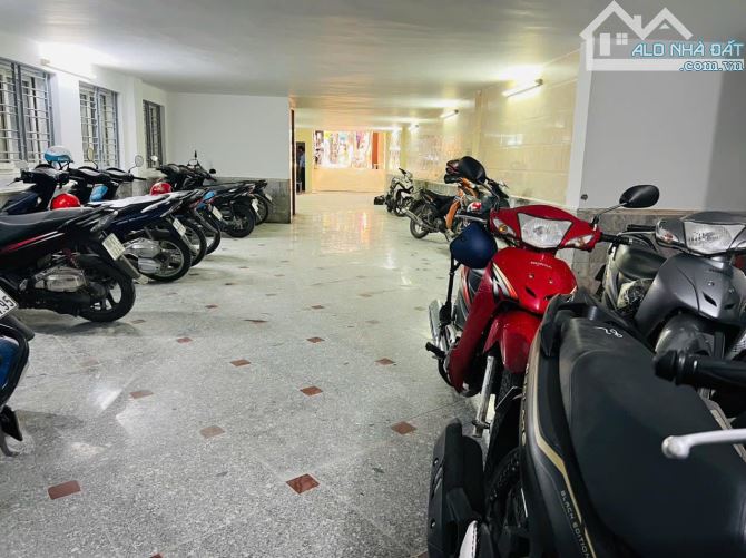 Bán nhà mặt phố  Vương Thừa Vũ , DT 180m, 7 tầng thang máy, MT 5m, giá 60 tỷ.