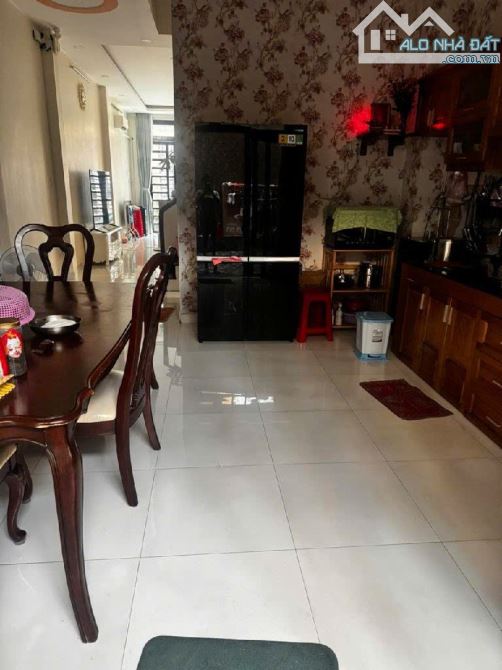 Bán Hà Huy Giáp vào chỉ 100m, Quận 12, 4 Tầng, 4,5 x 19, nhích 5ty