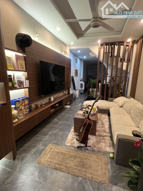 NHÀ ĐẸP HỮU HƯNG - TÂY MỖ 42m 4 TẦNG CHỈ HƠN 5 TỶ