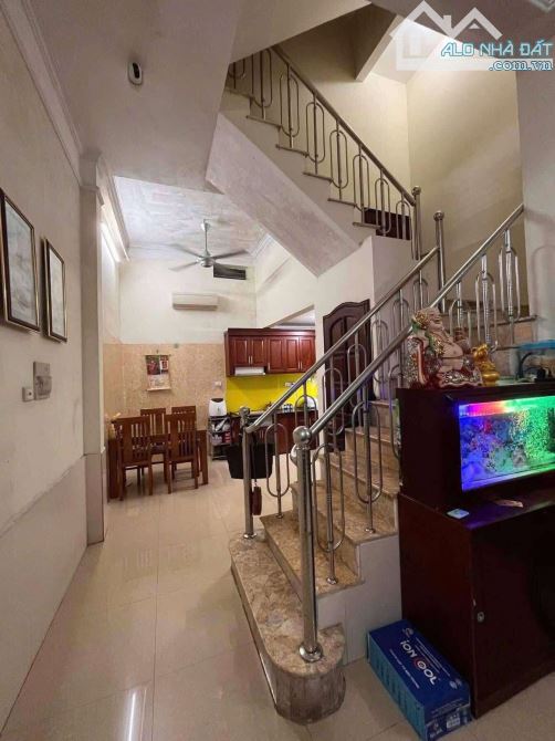 Bán nhà riêng dân xây đường Cầu Giấy, 40m2x5, mặt tiền 4.5m chỉ 8.6 tỷ