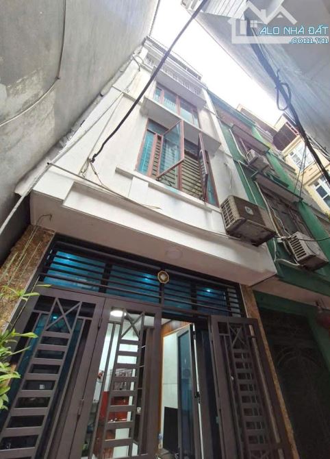 Ngã tư Sở - Nhỉnh 6 đồng - Dân xây - Gần phố - Trước nhà rộng thoáng - Full nội thất.