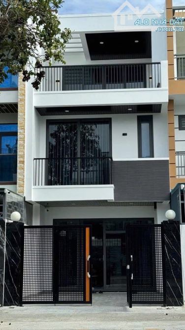 Nhà bán nhanh Lê Văn Sỹ, P 3, Q3, giá 3tỷ150, DT 63m2, sổ hồng riêng.