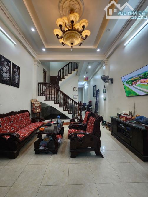 Bán Nhà Cầu Giấy 40m2 – 5 Tầng – MT 4.5M – Giá  8,2 tỷ có thương lượng