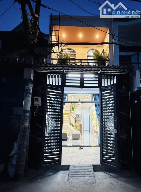 Nhà bán ngộp Nguyễn Duy Cung P12, Gò Vấp, DT42m2, giá 2tỷ100, sổ riêng.