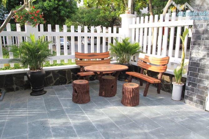 Biệt thự hiện đại, tọa lạc tại đường Lý Thái Tổ,260mv chỉ 17ty