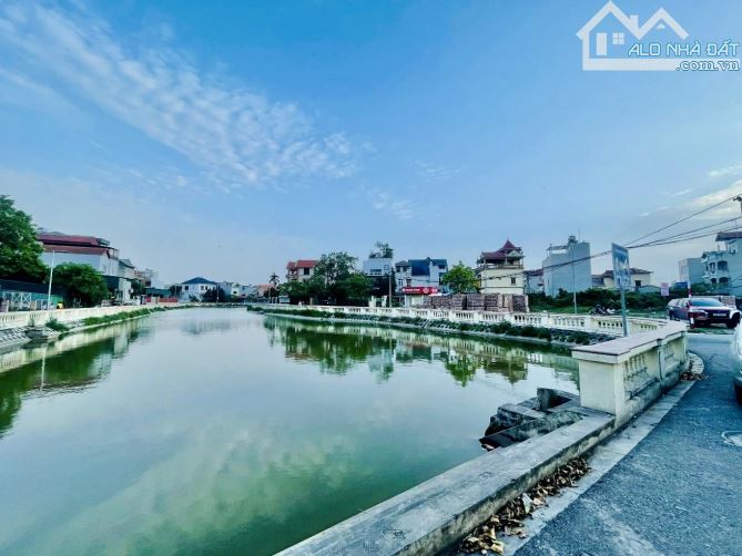 Mảnh Đất Vàng Long Biên, Bát Khối chỉ 8 tỷ- 60m2-Mt 5.3m-Ô TÔ TRÁNH-NGÕ THÔNG-KINH DOANH