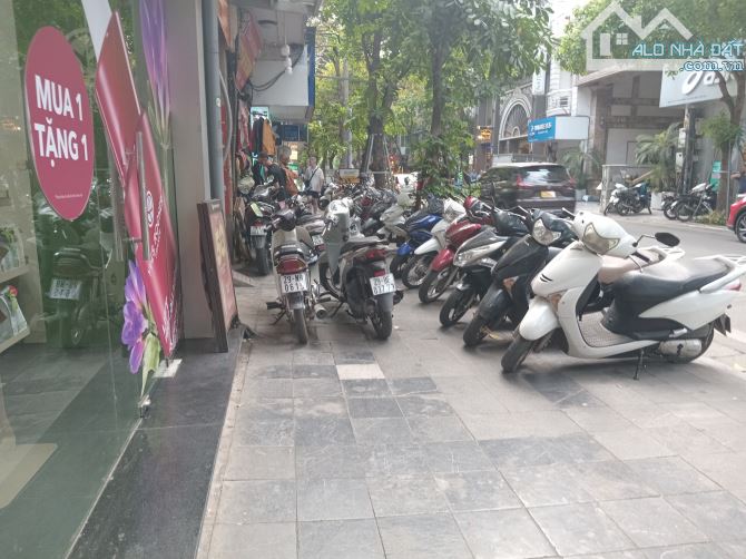 Cực rẻ - Chủ cần tiền bán gấp nhà mặt phố Hàng Bông - 366m2 - 2 tầng - mặt tiền 10m