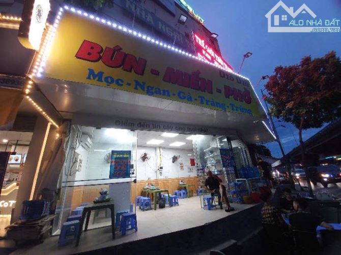 Bán nhà Giải Phóng, mặt phố ngã tư, 37m2 3tỷ2
