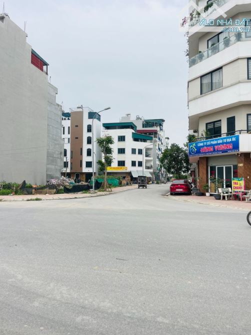 Bán lô đất tái định cư Ngọc Thuỵ Long biên 80m mt 5.6m giá 24.8 tỷ ô tô tránh vỉa hè kd