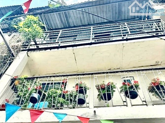 Cho thuê nhà đẹp 2 lầu 2 phòng hẻm Nguyễn Huy Lượng, Bình Thạnh