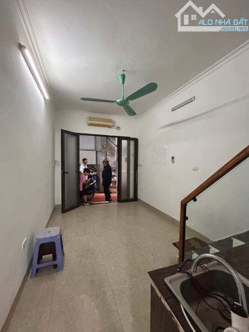 RẺ BẤT NGỜ - bán nhà TT Đống Đa- 20m - một nhà ra mặt ngõ rộng kinh doanh- 3,95 tỷ