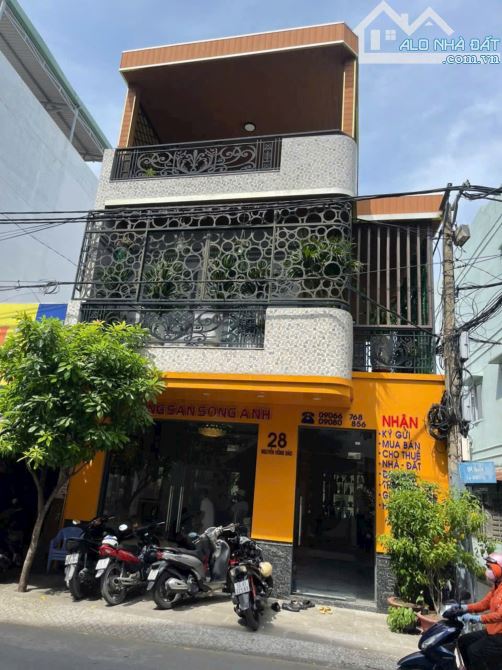 Bán nhà mặt tiền hồng bàng p16 q11 Diện tích : 4.3x14m nở hậu 7.2m công nhận 70m2 chỉ 17.2