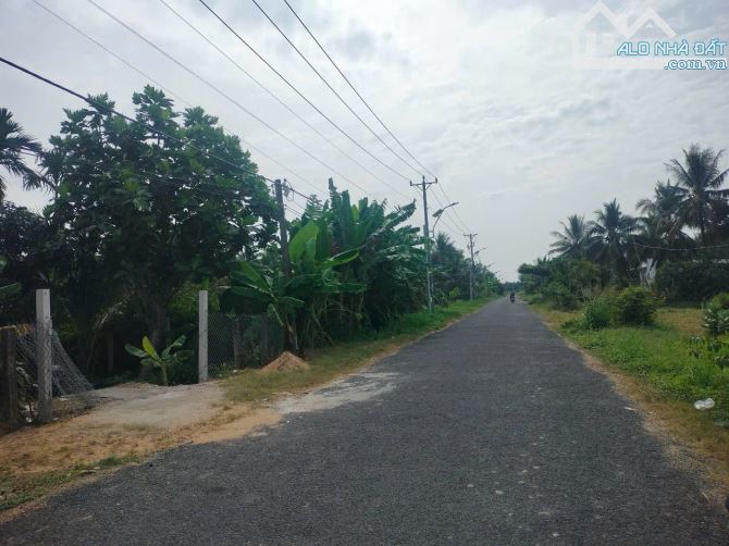 Mặt tiền ngay trước cụm CN Sa Bình - Long đức.
