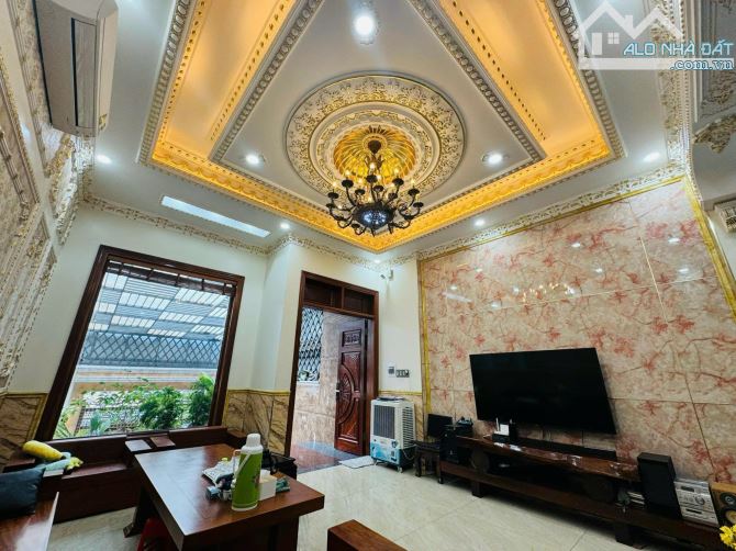 Nhà MT Nguyễn Văn Trỗi : 1 hầm 1 trệt 2 lầu : Dt 5 x 20 full nội thất - Hoàn công