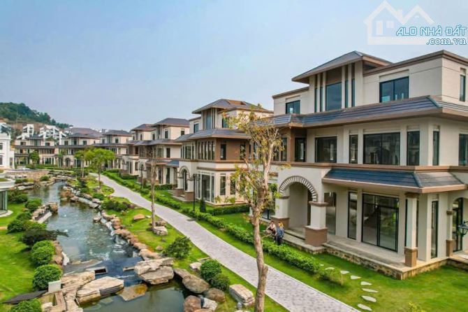 Bán biệt thự đơn lập Hà Nội 550m2 giá chỉ hơn 70tr/m2