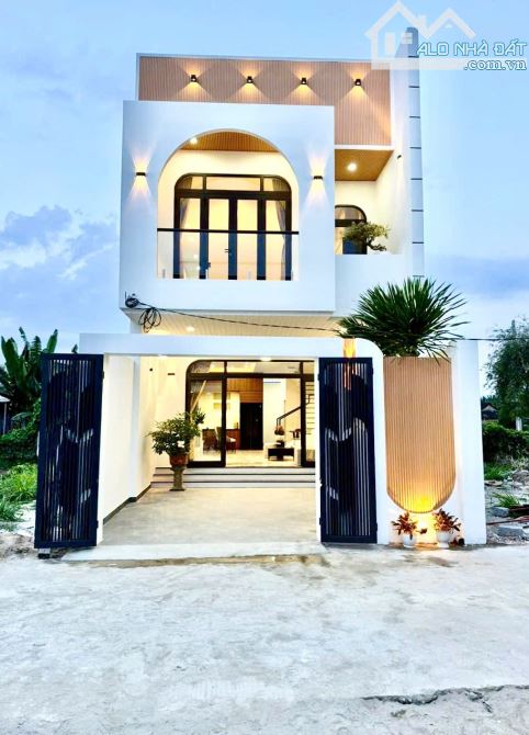 Nhà mới ngay trung tâm thị trấn Diên Khánh chỉ 2ty580