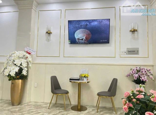Quận 10 - Mặt tiền CMT8 - Chủ gấp bán hạ chào 1,5 tỷ còn 28 tỷ. Hot Hot Hot