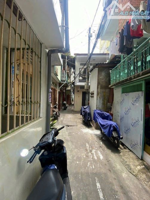 Cho thuê nhà 41m2 HẺM THÔNG, SÁT MẶT TIỀN, CÓ SÂN ĐẬU XE, Ngô Gia Tự, Phường 2, Quận 10