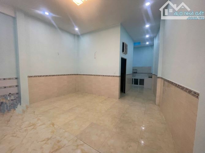 Nhà C4 sát chợ hốc môn _ dt 5 x10 _ giá 1tỷ 350tr