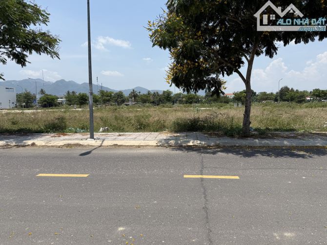 Bán đất khu đô thị Nam Sông Cái, Diên Khánh. Lô đẹp hướng ra Sông chỉ 19tr/m