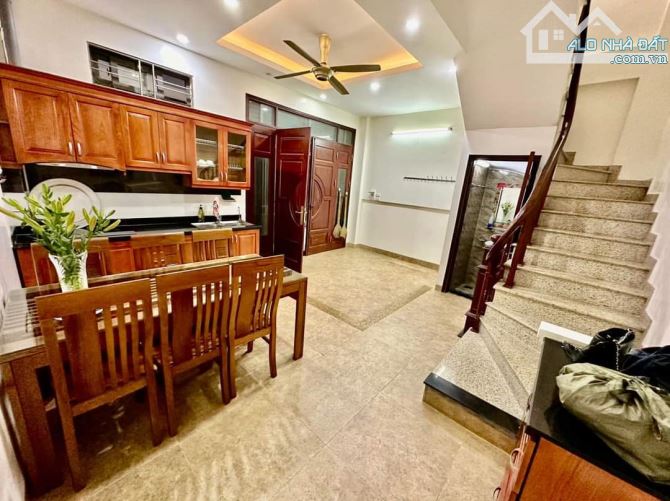 Nhà đẹp TT Văn Điển mặt tiền rộng, ở ngay, gần ô tô, 7.1 tỷ