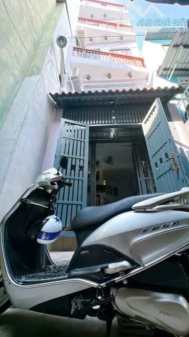 NHÀ MỚI ĐÚC 5 TẤM SỔ HỒNG  TRUNG TÂM Q4 CÓ 3 TỶ