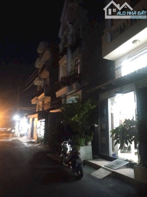 NHÀ BTCT GÒ VẤP, 3 TẦNG, 48 M2, 3 PHÒNG NGỦ, NỞ HẬU, THỐNG NHẤT