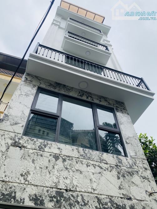 BÁN NHÀ TT LONG BIÊN - LÔ GÓC - MẶT NGÕ Ô TÔ TRÁNH - 6 TẦNG THANG MÁY - GẦN AEON