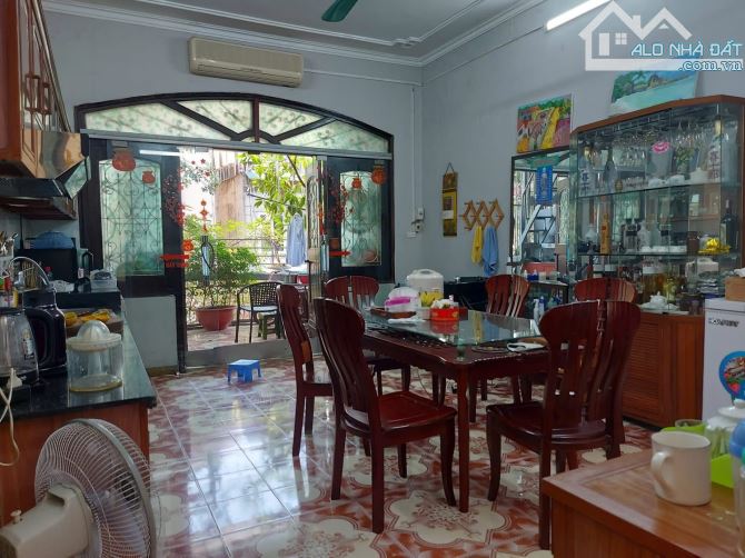 28.2 Tỷ- Mặt Phố Nguyên Hồng- Đống Đa- Hiếm Nhà Bán- 47m2-5 Tầng- MT 5.8m