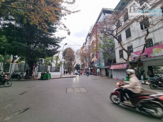 BÁN NHÀ QUỐC TỬ GIÁM. ĐỐNG ĐA. 54M2 4 TẦNG MT 4M GIÁ 17,9 TỶ- PHÂN LÔ- OTO TRÁNH- VĂN