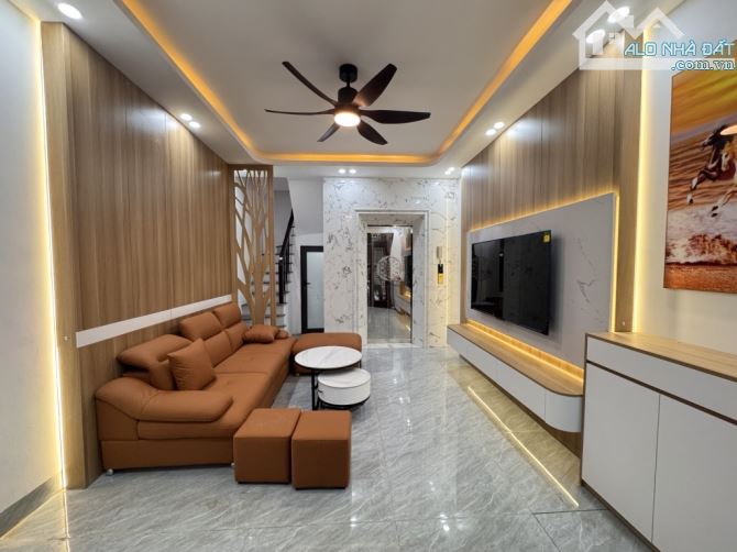 Bán Nhà Phố Đại La 40m 5tầng Thang Máy - Gần Phố