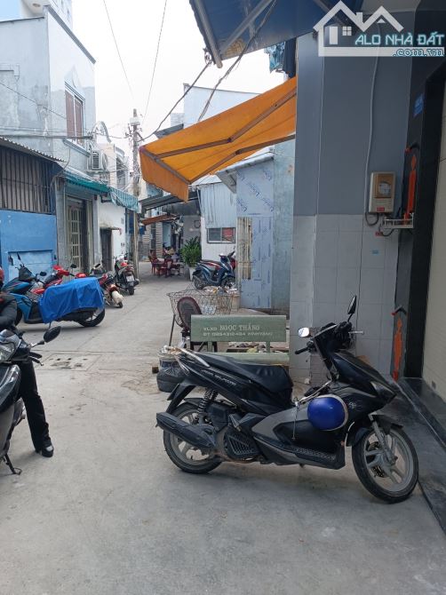 Nhà mới 2 tầng 3pn Bến Bình Đông quận 8
