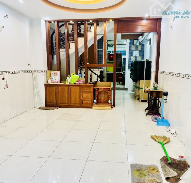 HIẾM-NGÃ TƯ BỐN XÃ BÌNH TÂN-5 TẦNG-THANG MÁY-TẶNG NỘI THẤT-74M2.