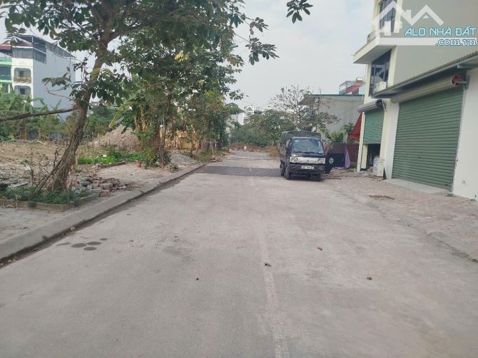 Hiếm, bán đất Trâu Quỳ Gia Lâm, 80m - vỉa hè - ô tô tránh - giá đầu tư.
