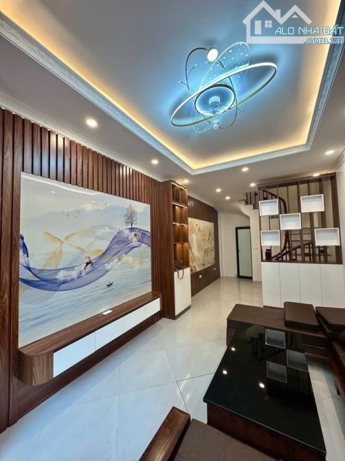BÁN NHÀ NGUYỄN VĂN CỪ - 11 TỶ.X - 62M2- 6 TẦNG - FULL NỘI THẤT - Ô TÔ TRÁNH.